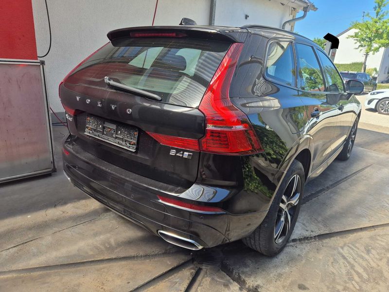 Volvo XC60 2.0 B4 Diesel Mild-Hybrid R Design AWD — zdjęcie 5
