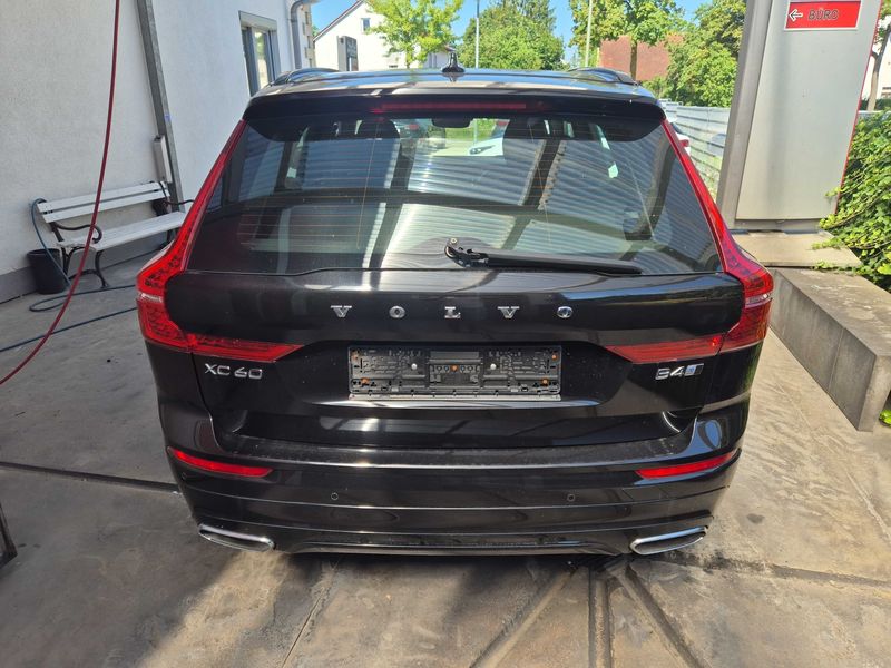 Volvo XC60 2.0 B4 Diesel Mild-Hybrid R Design AWD — zdjęcie 4