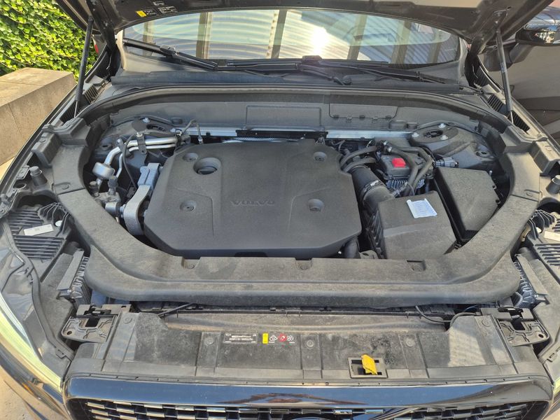 Volvo XC60 2.0 B4 Diesel Mild-Hybrid R Design AWD — zdjęcie 8