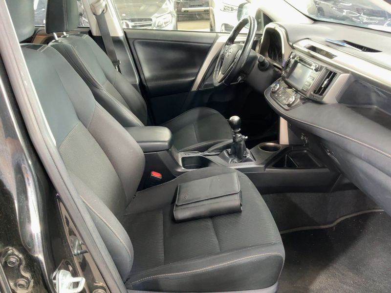 Toyota RAV 4 2.2 D-4D Edition-S 2015 – снимка 16