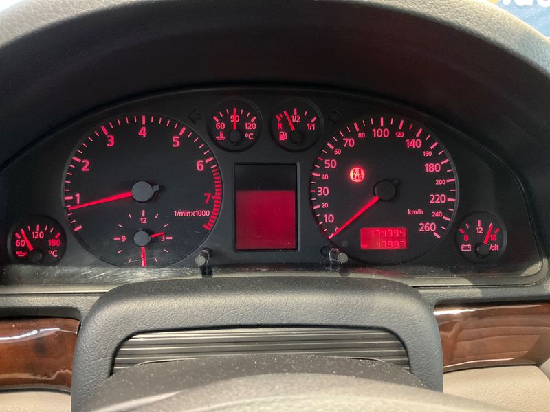 Audi A4 2.4 V6 — zdjęcie 4