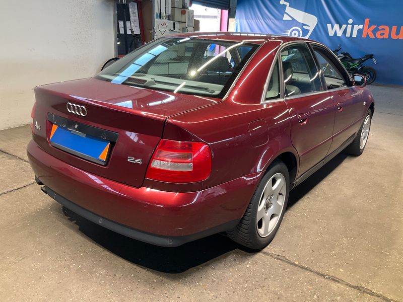 Audi A4 2.4 V6 — zdjęcie 2