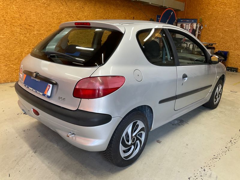 Peugeot 206 1.4 Premium — zdjęcie 2