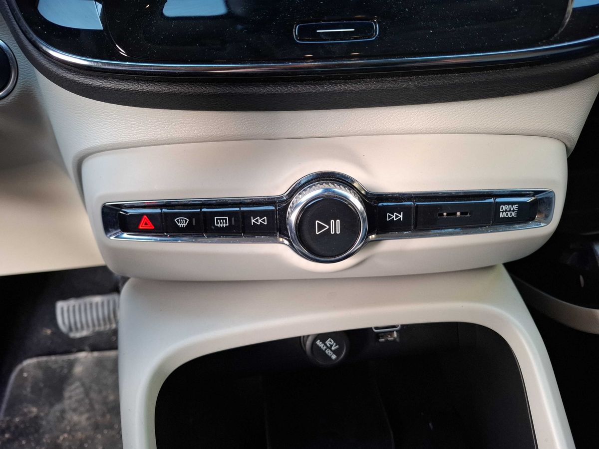 Volvo XC40 2018 — photo 71