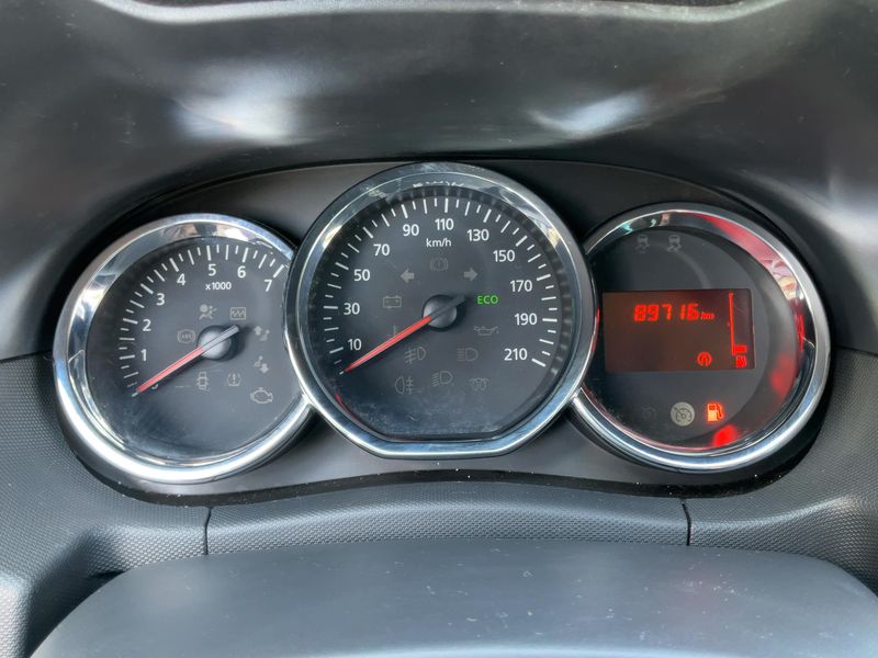 Dacia Duster 1.6 SCe Prestige 4x2 — zdjęcie 13