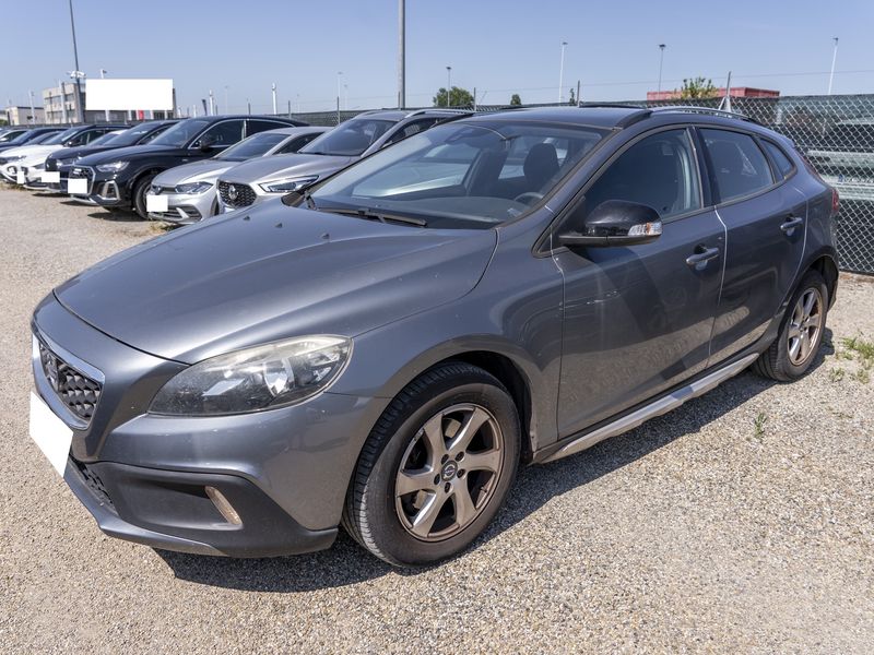 Volvo V40 1.6 D2 Summum — zdjęcie 1