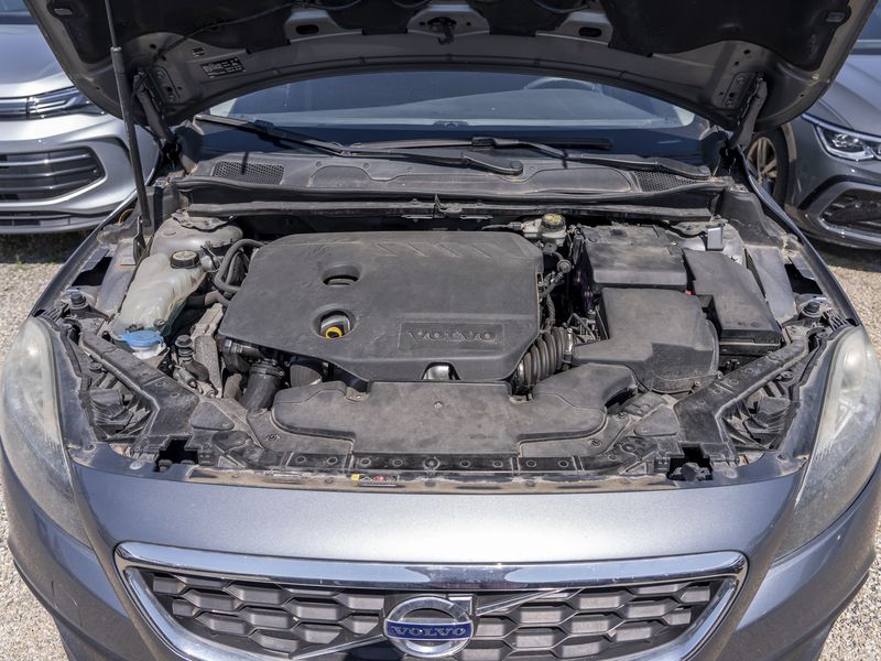 Volvo V40 1.6 D2 Summum — zdjęcie 8