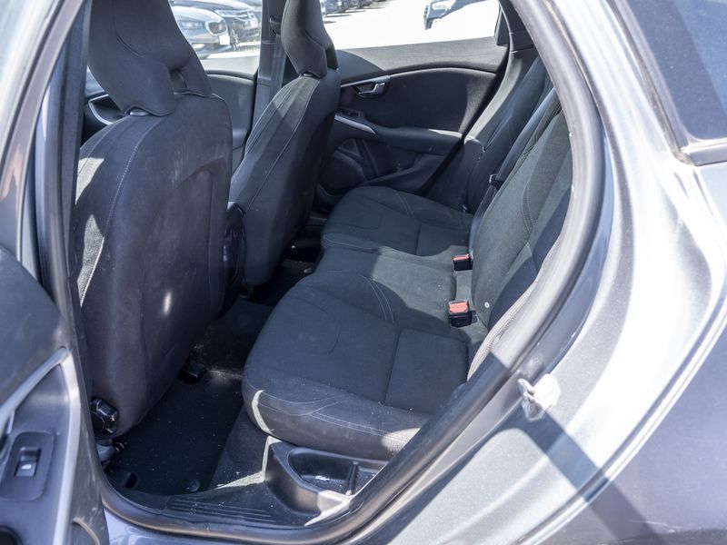 Volvo V40 1.6 D2 Summum — zdjęcie 13