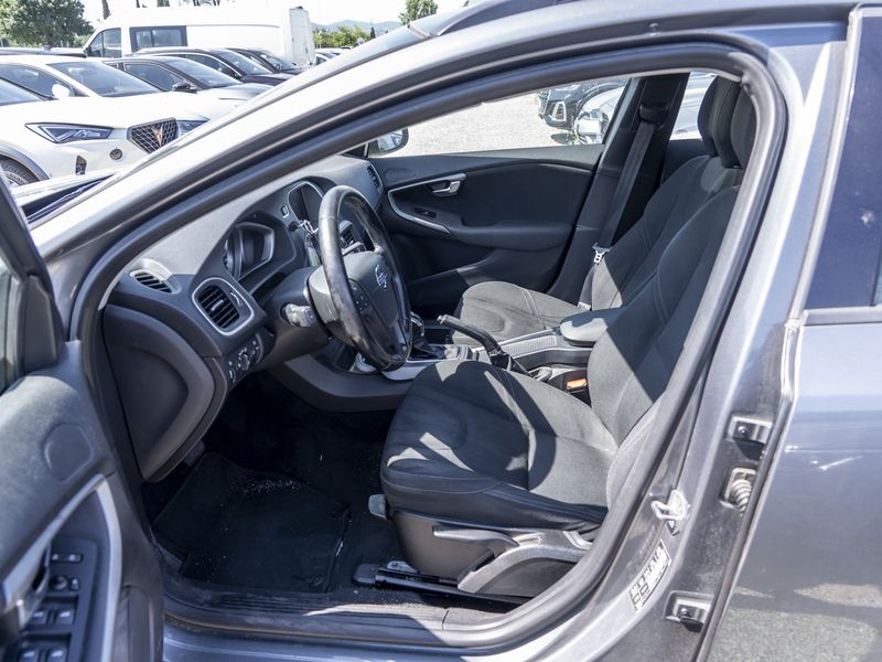 Volvo V40 1.6 D2 Summum — zdjęcie 10