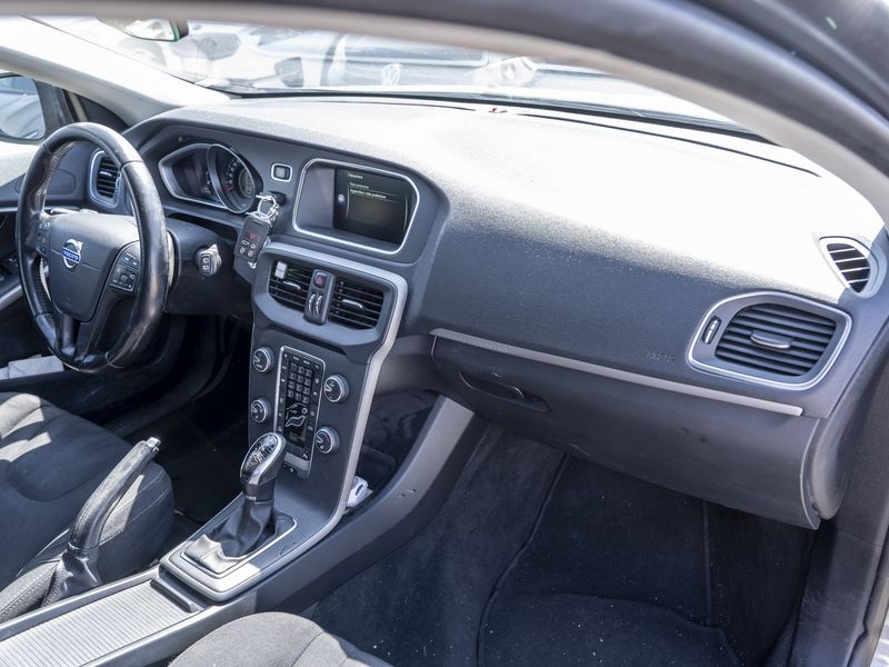 Volvo V40 1.6 D2 Summum — zdjęcie 11