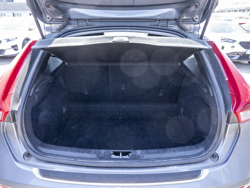 Volvo V40 1.6 D2 Summum — zdjęcie 9