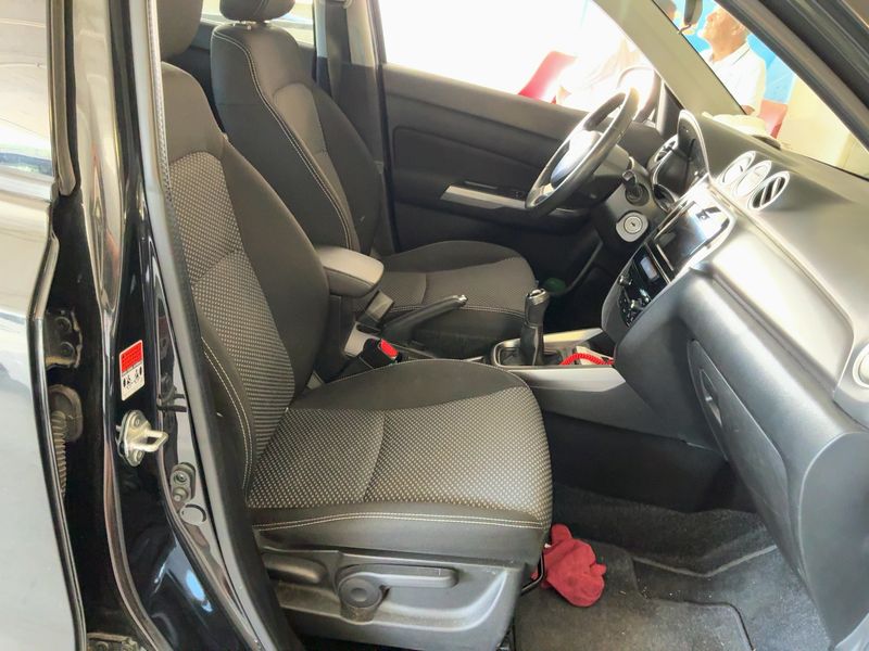 Suzuki Vitara 1.0 BoosterJet Comfort — zdjęcie 11