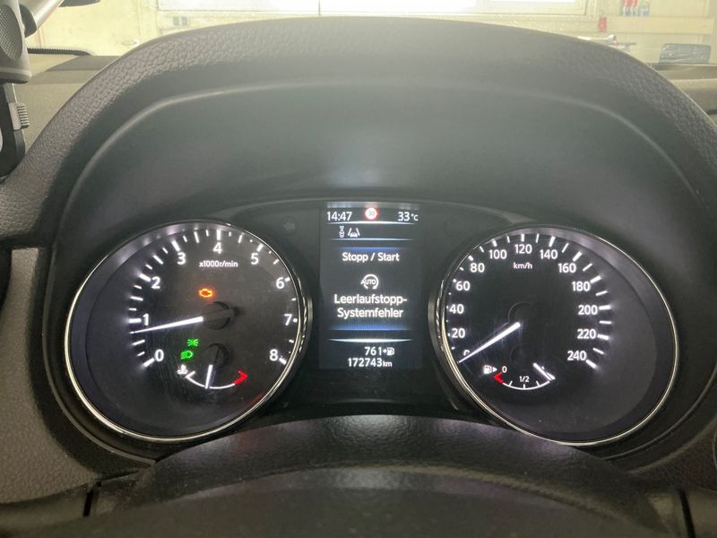 Nissan Qashqai 1.2 N-Connecta — zdjęcie 13