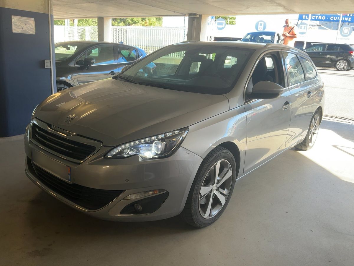 Peugeot 308 2016 — photo 1