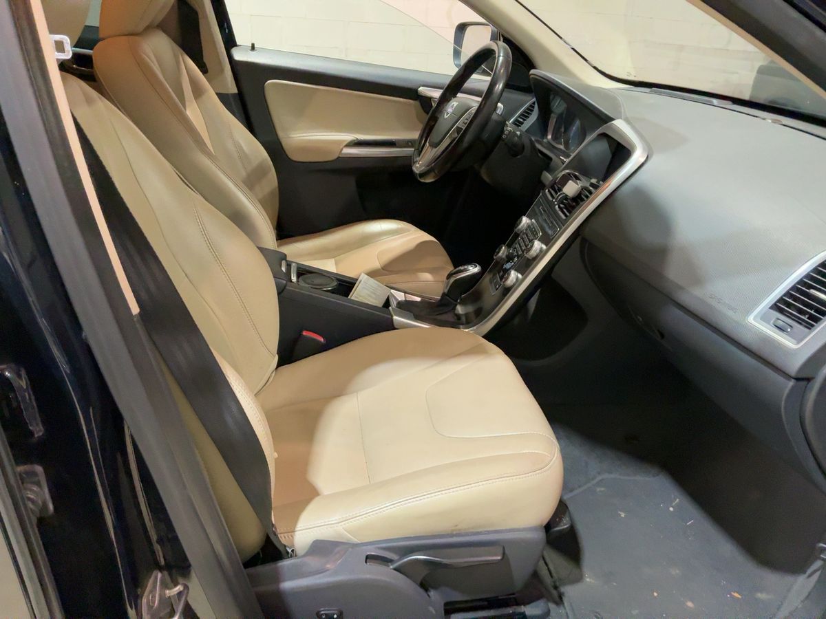 Volvo XC60 2015 — photo 17