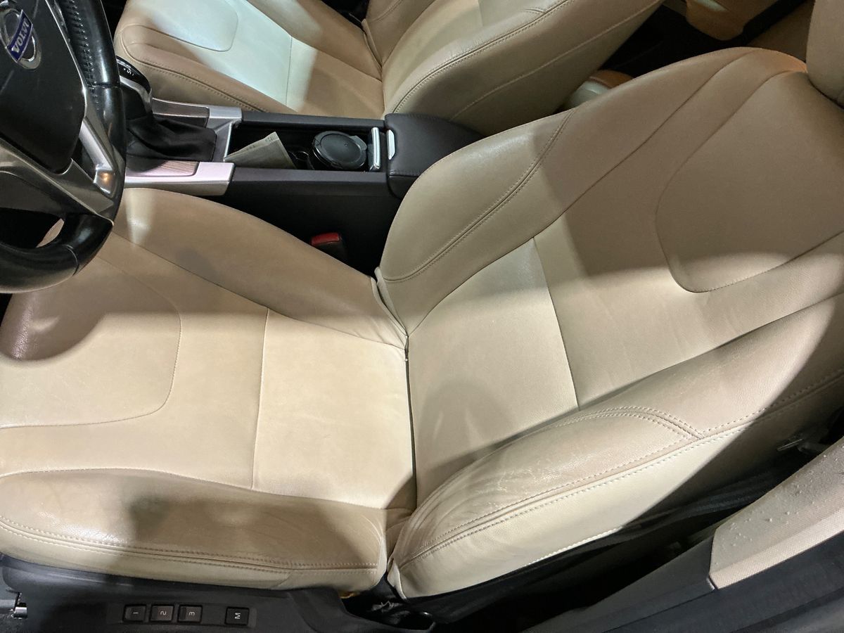 Volvo XC60 2015 — photo 43