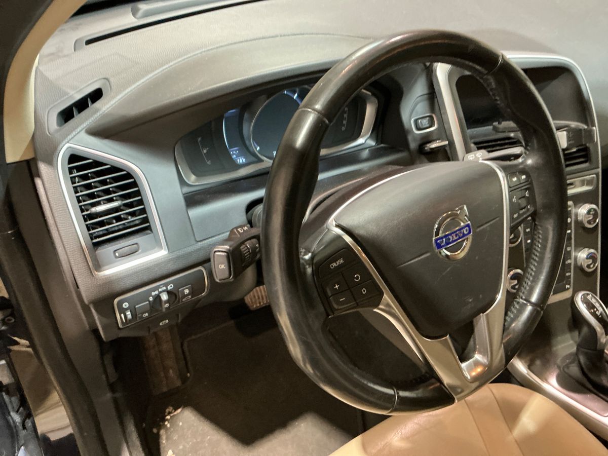 Volvo XC60 2015 — photo 45