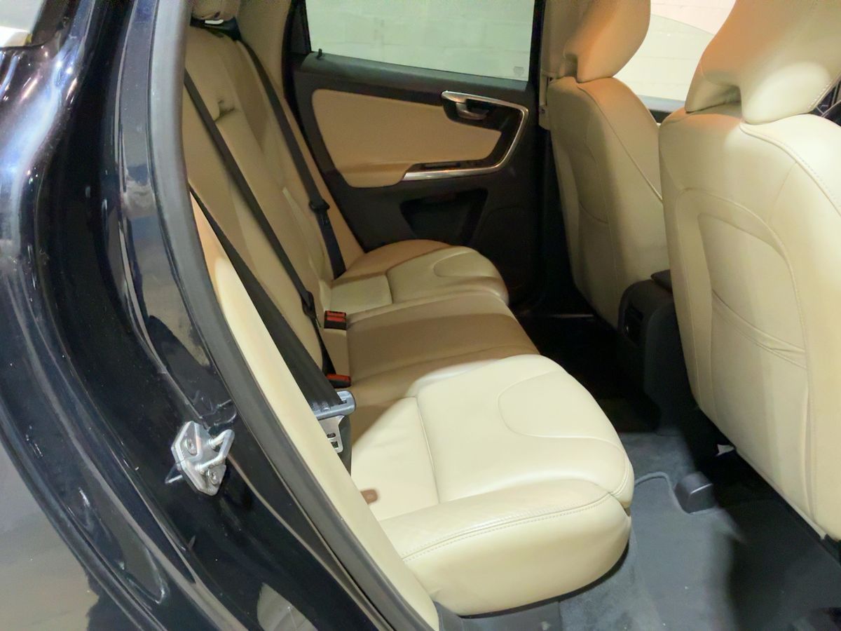 Volvo XC60 2015 — photo 20