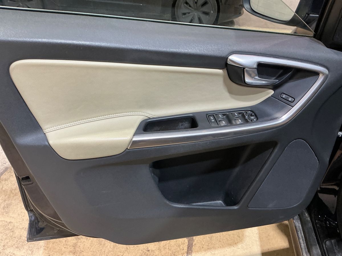 Volvo XC60 2015 — photo 42