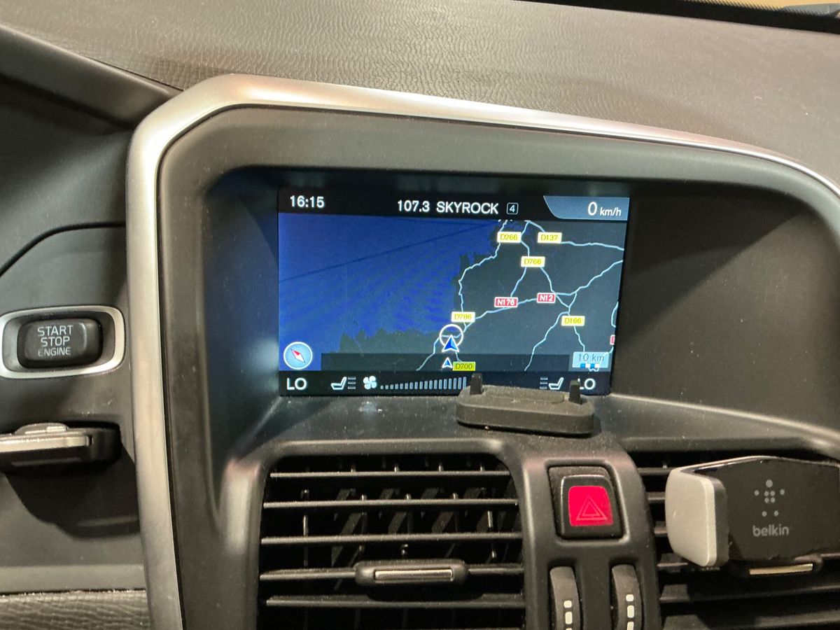 Volvo XC60 2015 — photo 23