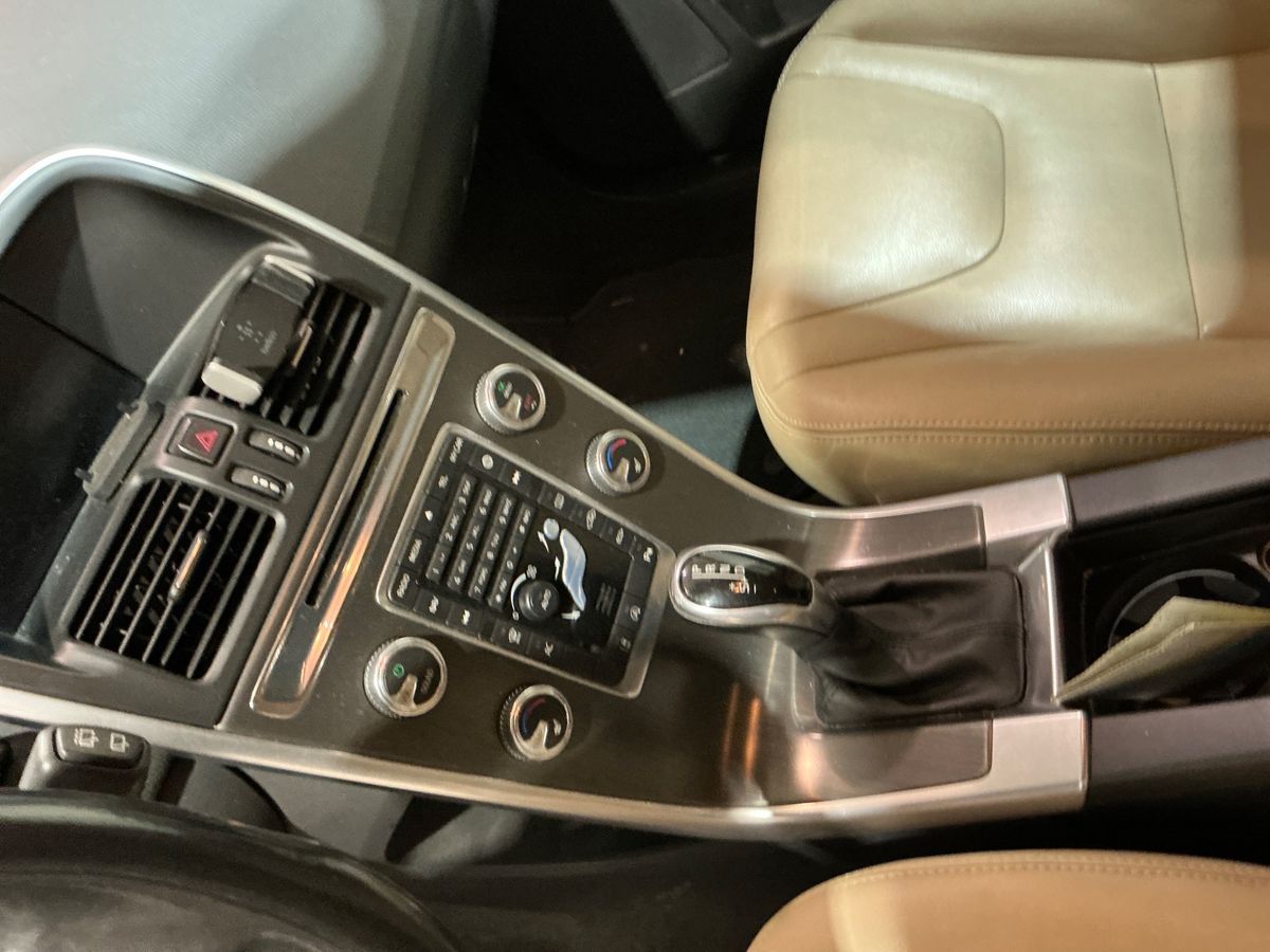 Volvo XC60 2015 — photo 44