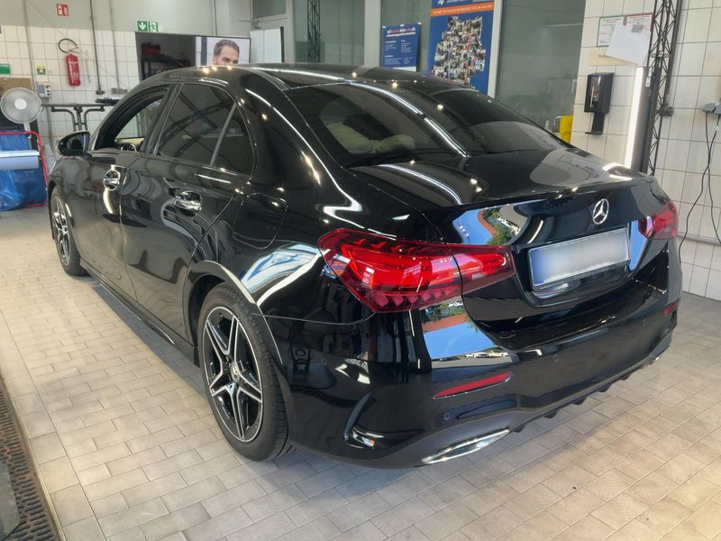 Mercedes-Benz A-Klasse Limousine A 180 Mild-Hybrid AMG Line — zdjęcie 3