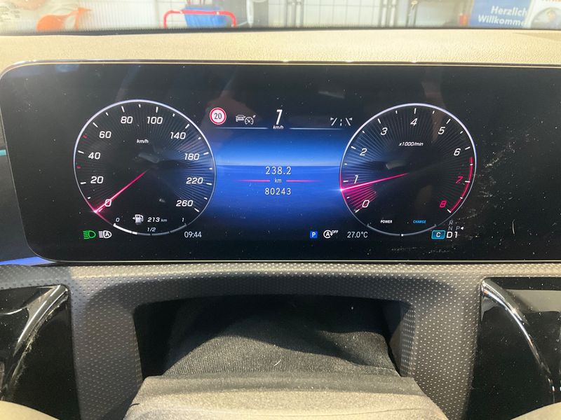 Mercedes-Benz A-Klasse Limousine A 180 Mild-Hybrid AMG Line — zdjęcie 13