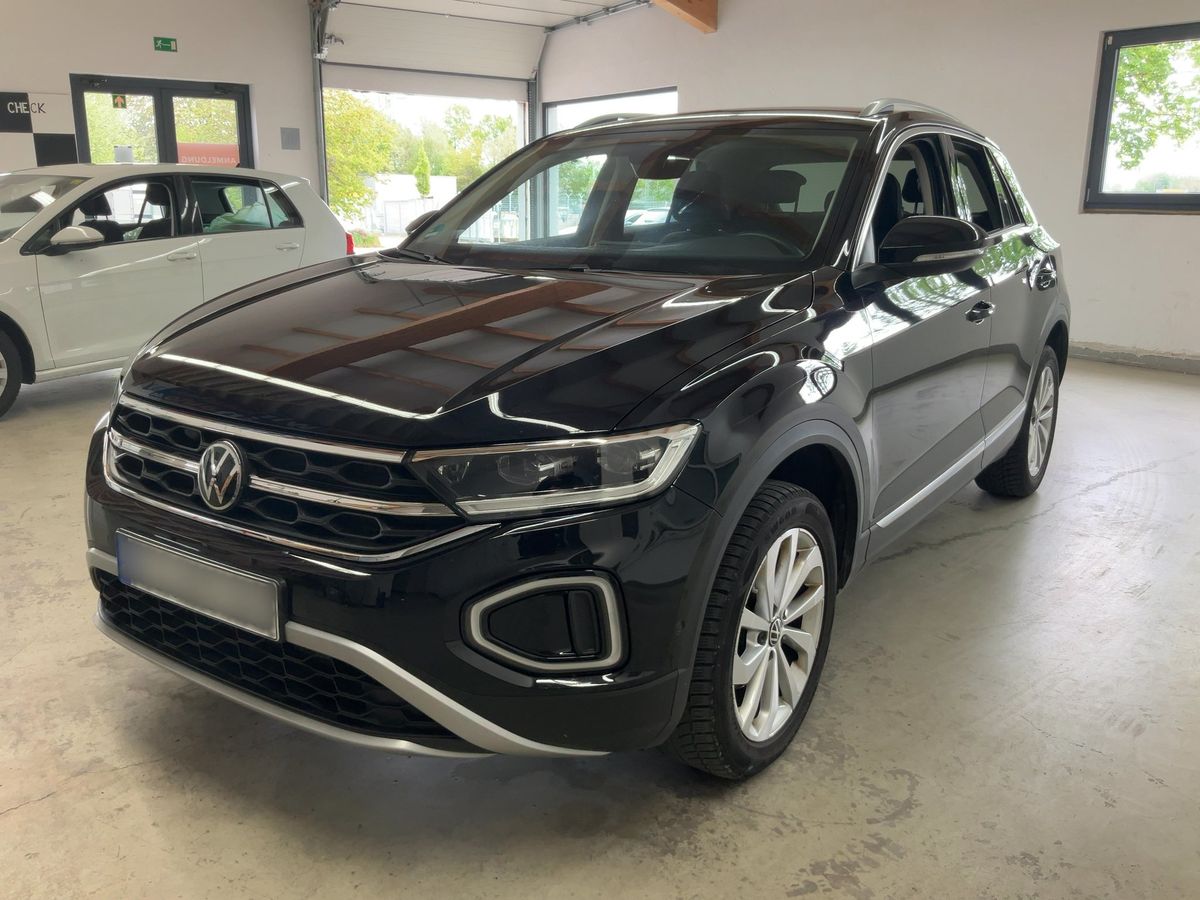 Volkswagen T-Roc 2023 — photo 1