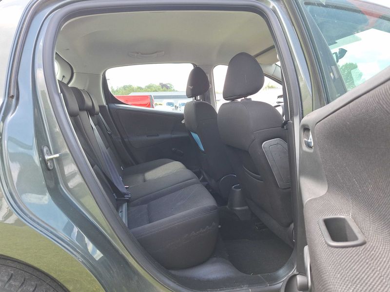 Peugeot 207 1.4 HDi Premium — zdjęcie 13