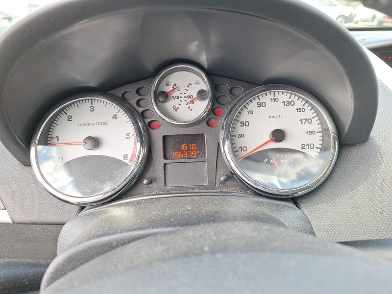 Peugeot 207 1.4 HDi Premium — zdjęcie 12