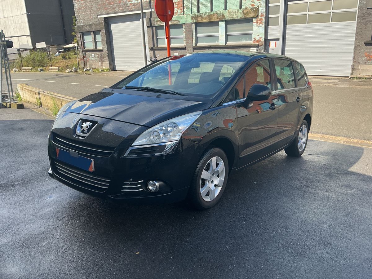 Peugeot 5008 2013 — photo 1