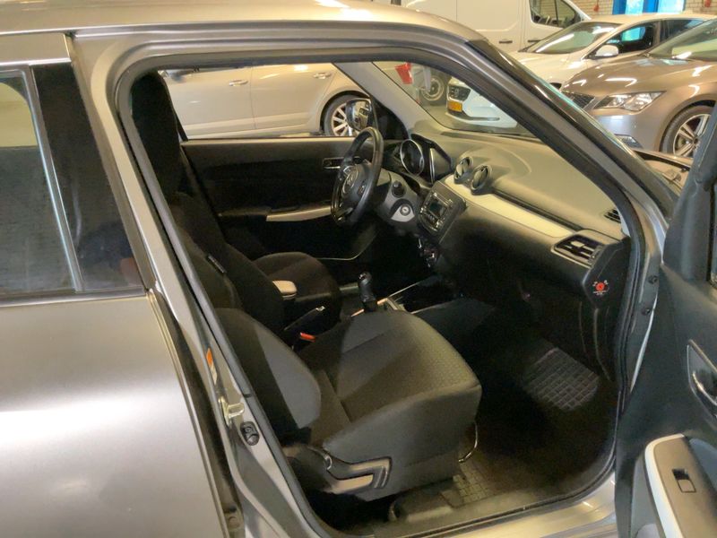 Suzuki Swift 1.2 Comfort — zdjęcie 11