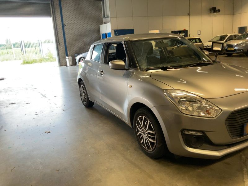 Suzuki Swift 1.2 Comfort — zdjęcie 8