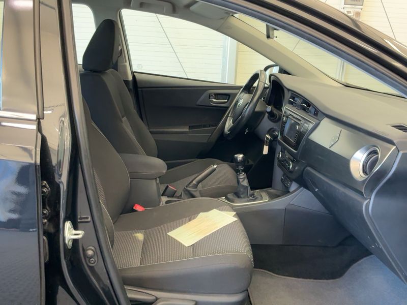 Toyota Auris 1.6 START Edition — zdjęcie 11