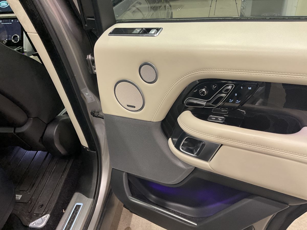 Land Rover 2018 — photo 29