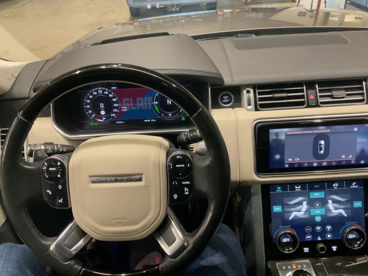 Land Rover 2018 — photo 18