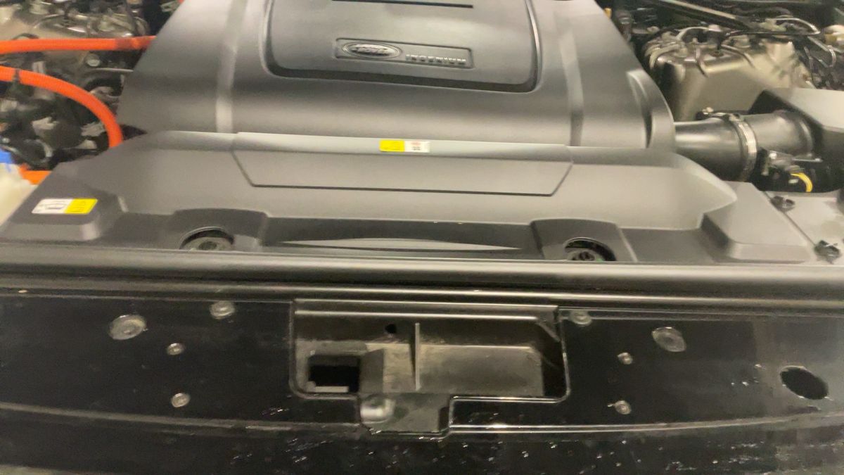 Land Rover 2018 — photo 22