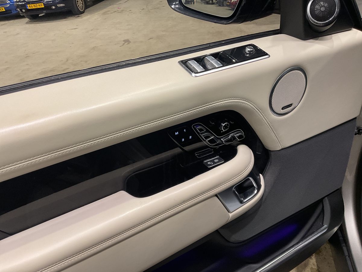Land Rover 2018 — photo 28