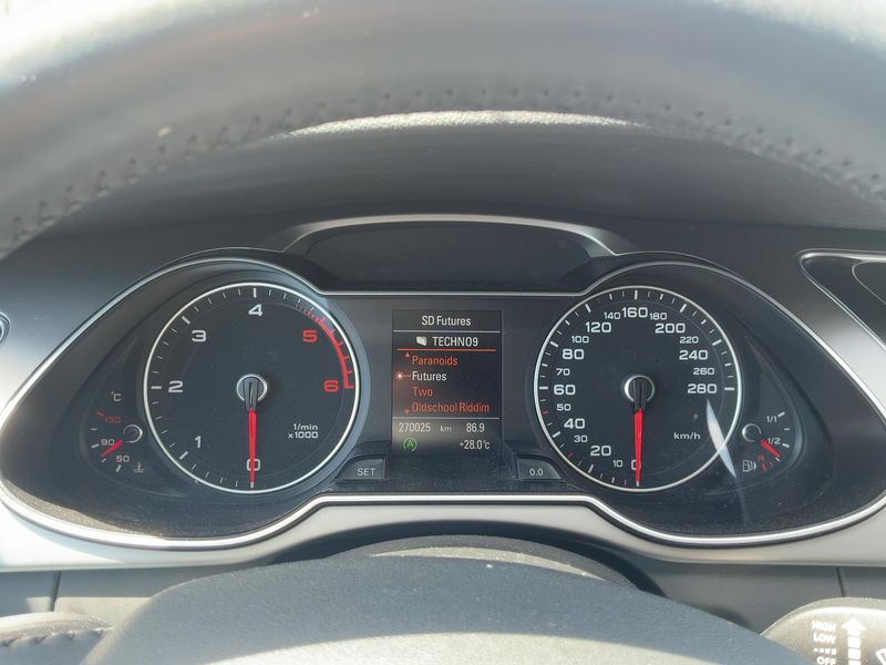 Audi A4 2.0 TDI — zdjęcie 13