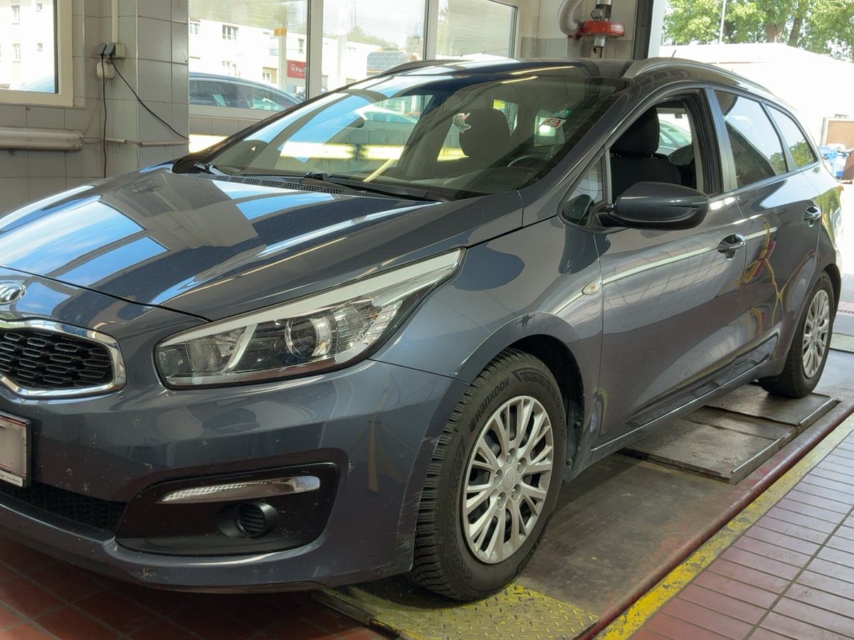 Kia cee'd 2016 — photo 1