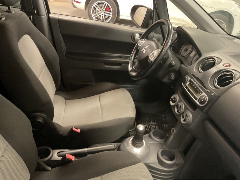 Mitsubishi Colt 1.3 Intense — zdjęcie 3