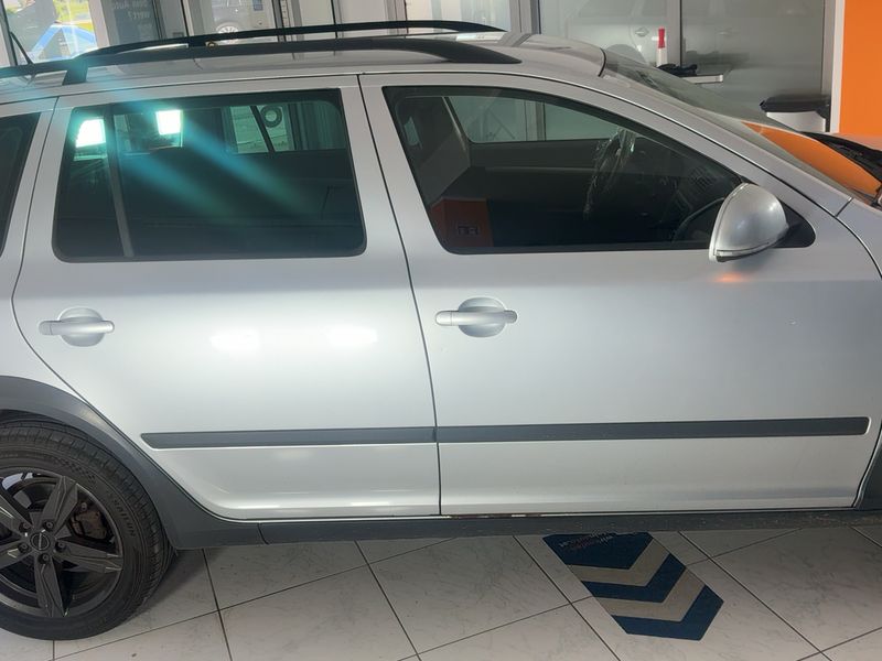 Skoda Octavia 2.0 TDI Scout 4x4 — zdjęcie 7