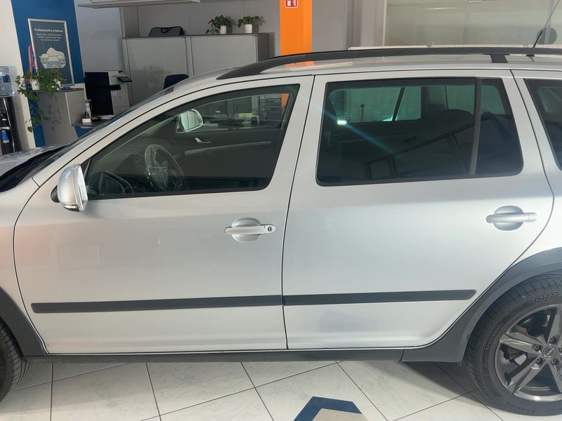 Skoda Octavia 2.0 TDI Scout 4x4 — zdjęcie 4