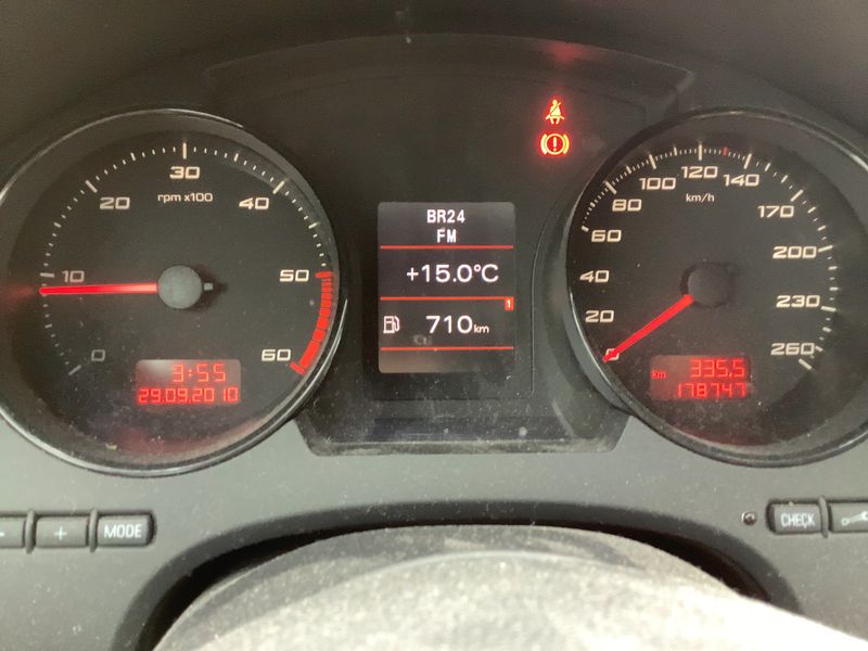 Seat Exeo 2.0 TDI Reference — zdjęcie 13