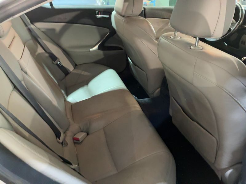 Lexus IS-Serie IS 250 Luxury Line — zdjęcie 14