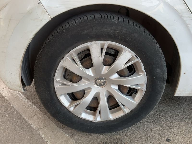 Peugeot 208 1.6 Blue-HDi Active 2015 – снимка 9