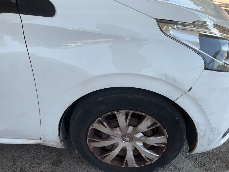 Peugeot 208 1.6 Blue-HDi Active 2015 – снимка 22