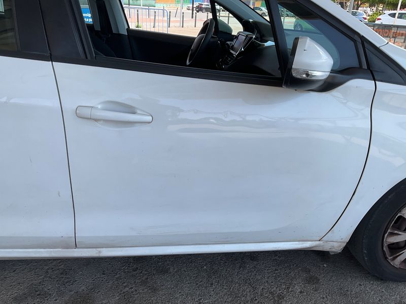 Peugeot 208 1.6 Blue-HDi Active 2015 – снимка 24