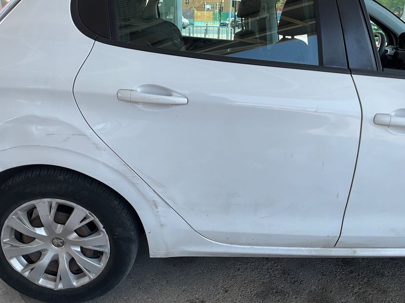 Peugeot 208 1.6 Blue-HDi Active 2015 – снимка 25