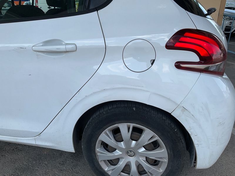 Peugeot 208 1.6 Blue-HDi Active 2015 – снимка 28